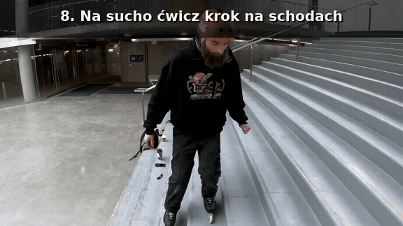 Ćwiczenie kroku krzyżnego na schodach